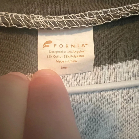 Fornia Striped Classic V-Neck Top - Small - Picture 4 of 4